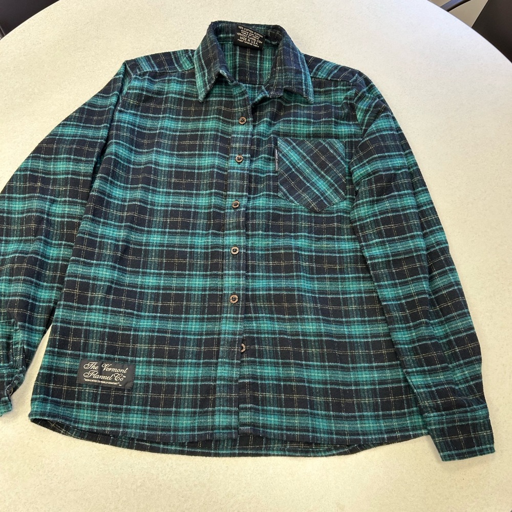 The Vermont Flannel Co women’s classic flannel shirt in size small.
